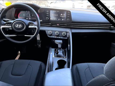 Used 2024 Hyundai Elantra SE FWD image 7