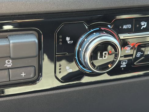 Used 2025 GMC Sierra 1500 SLT image 28