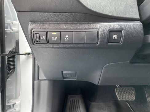 Certified 2025 Toyota Corolla SE w/ SE Premium Package image 15