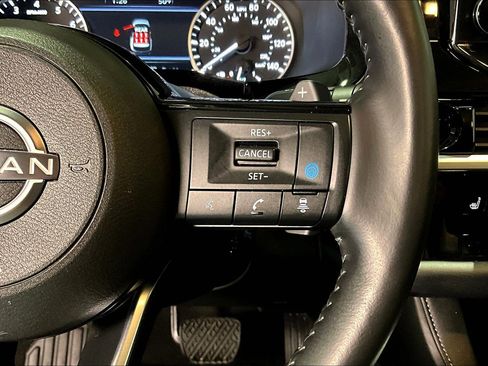 Used 2025 Nissan Pathfinder SL image 12