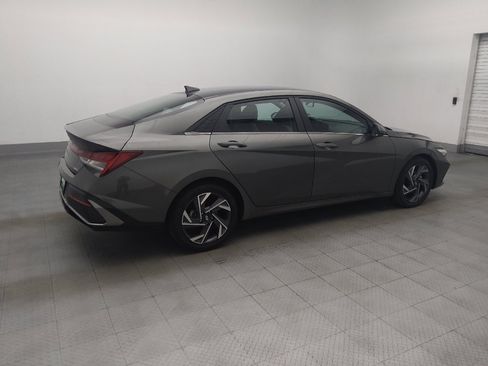 Used 2025 Hyundai Elantra Limited FWD image 10