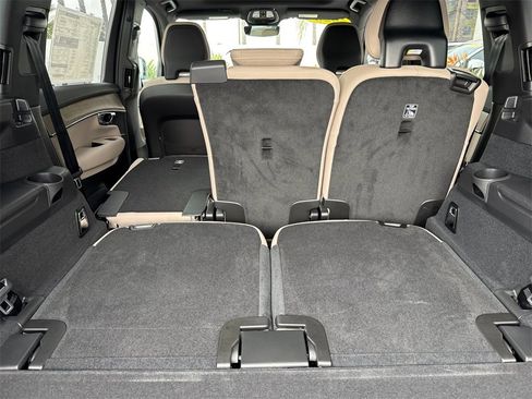 New 2026 Volvo XC90 B6 Plus w/ Protection Package Premier image 15