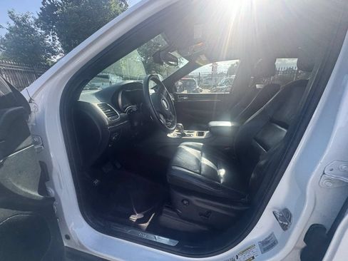 Used 2016 Jeep Grand Cherokee Limited w/ Luxury Group II RWD image 4