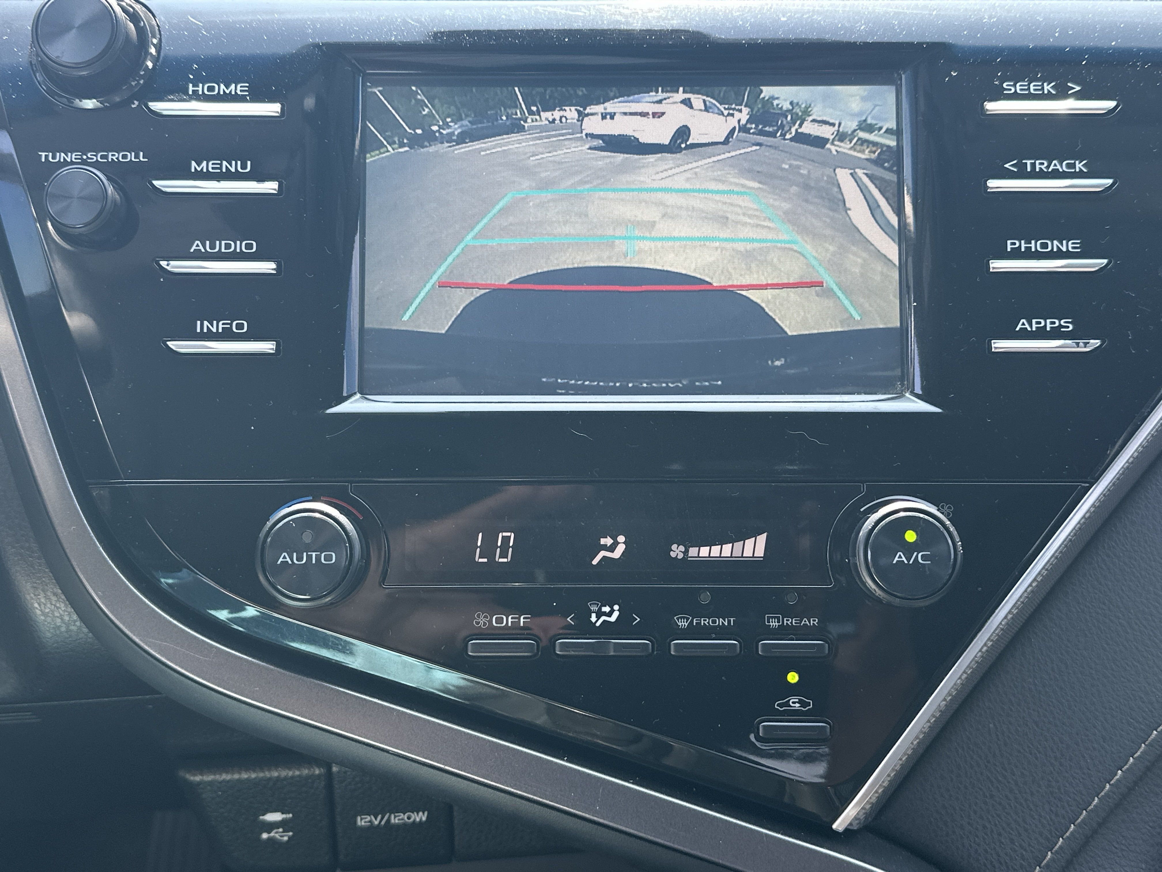 Used 2018 Toyota Camry SE FWD image 30