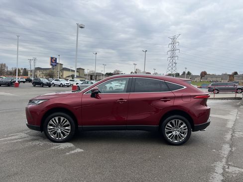 Certified 2024 Toyota Venza XLE image 12