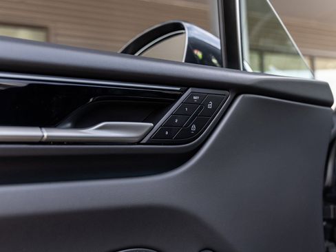 New 2026 Porsche Macan 4 Electric AWD/4WD image 22