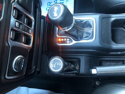 Used 2022 Jeep Wrangler Unlimited Sahara AWD/4WD image 30