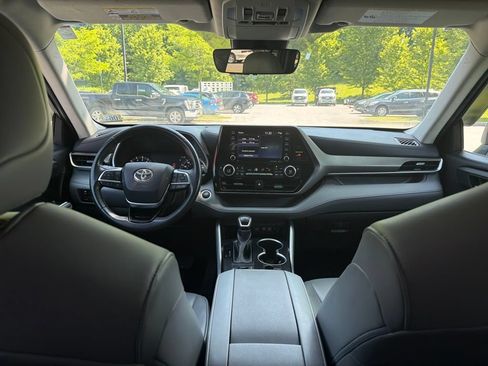 Used 2021 Toyota Highlander XLE AWD/4WD image 49