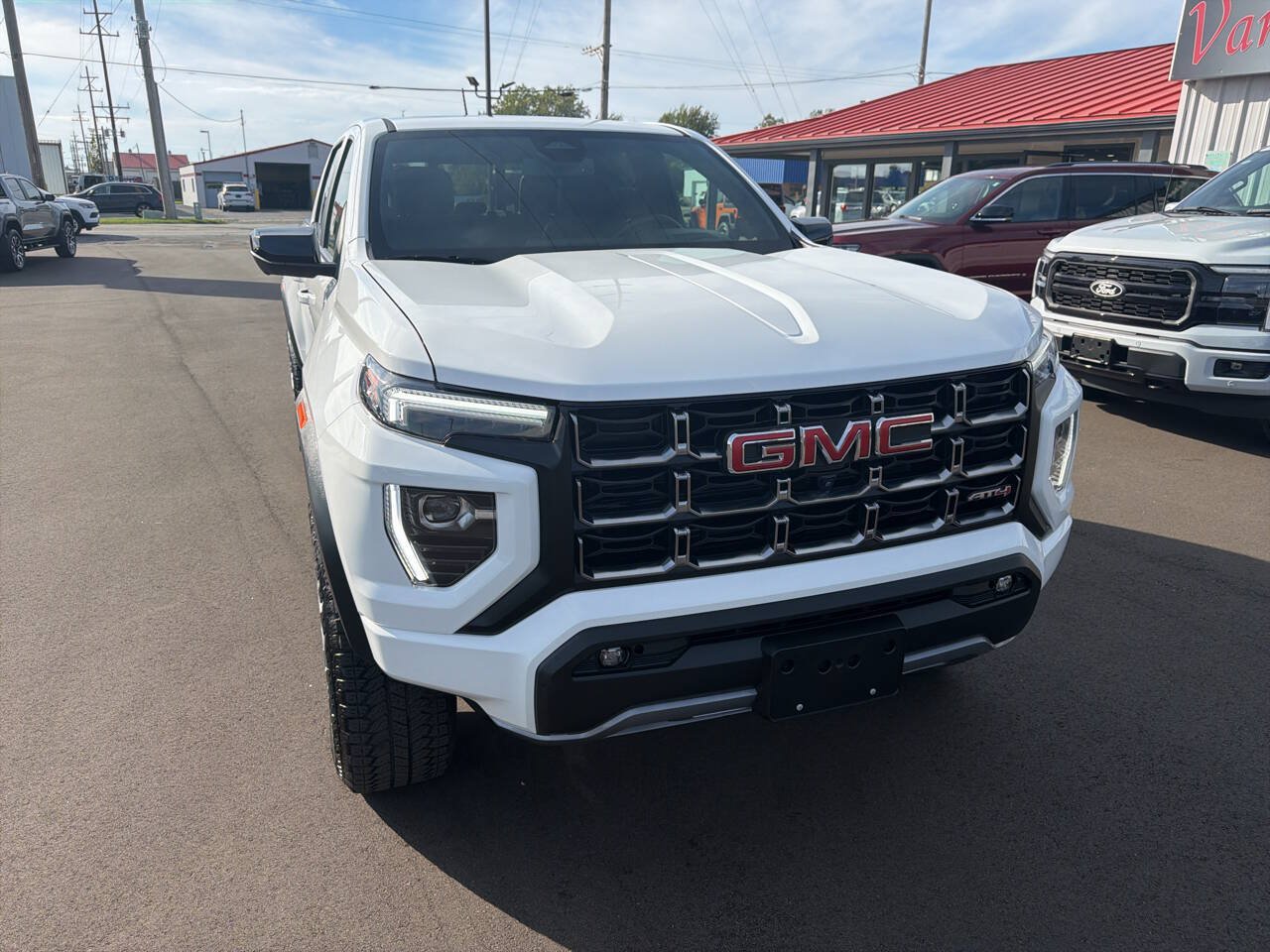 Used 2024 GMC Canyon AT4 w/ AT4 Premium Package AWD/4WD image 3