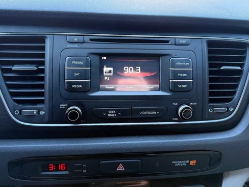 Used 2015 Kia Sedona LX w/ LX Convenience Package FWD image 16