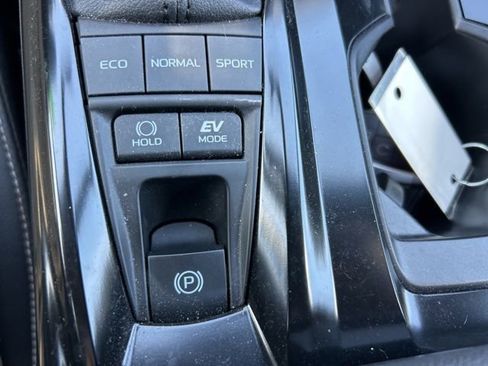 Used 2025 Toyota Camry SE w/ Convenience Package FWD image 16