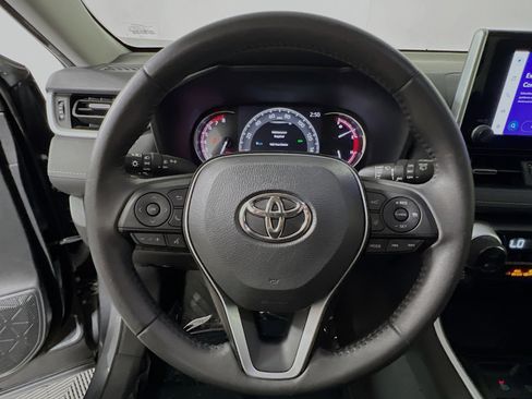 Used 2023 Toyota RAV4 XLE Premium image 18
