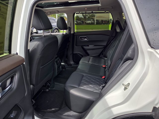 Used 2023 Nissan Rogue Platinum w/ Platinum Premium Package FWD image 13