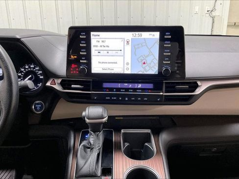 Used 2022 Toyota Sienna XLE w/ XLE Plus Package AWD/4WD image 6