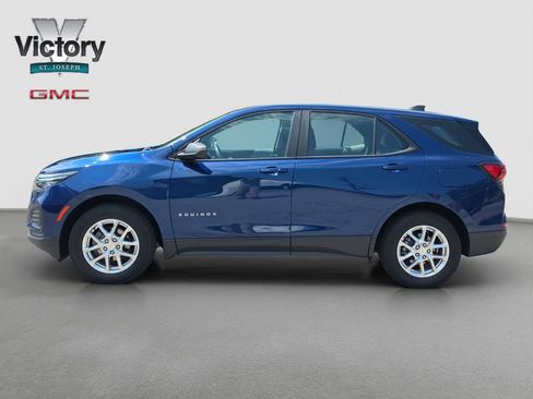 Used 2022 Chevrolet Equinox LS AWD/4WD image 6