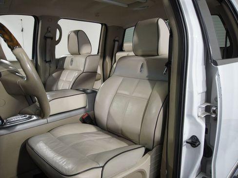 Used 2007 Lincoln Mark LT 4x4 image 11