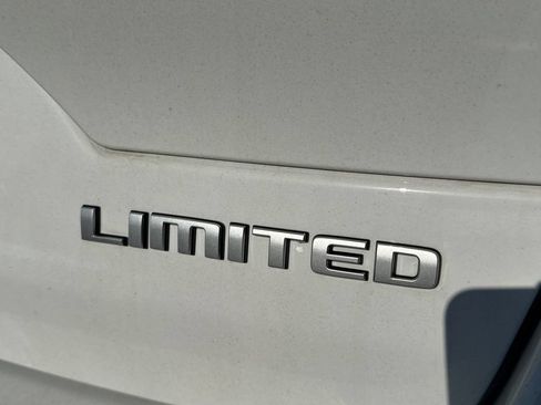 Used 2025 Jeep Grand Cherokee Limited AWD/4WD image 4