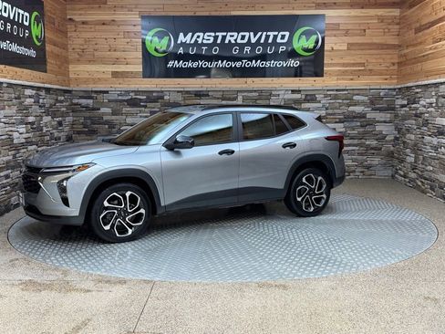 Used 2024 Chevrolet Trax RS w/ Sunroof Package image 5