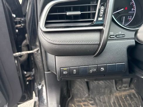 Used 2018 Toyota Camry SE w/ Moonroof Package FWD image 11