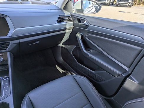 Certified 2023 Volkswagen Jetta SE image 13
