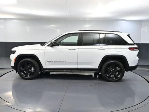 Used 2024 Jeep Grand Cherokee Limited w/ Luxury Tech Group II AWD/4WD image 11