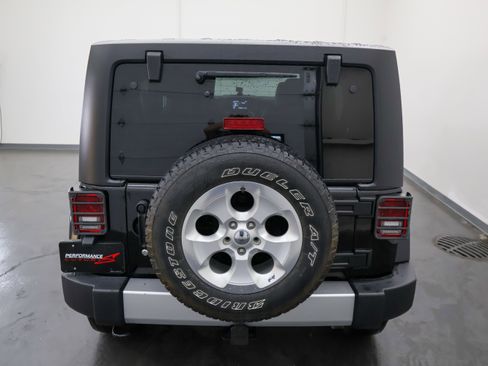 Used 2015 Jeep Wrangler Unlimited Sahara w/ Connectivity Group AWD/4WD image 11