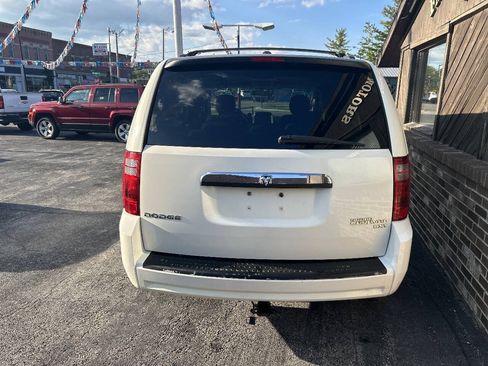 Used 2010 Dodge Grand Caravan SXT FWD image 3