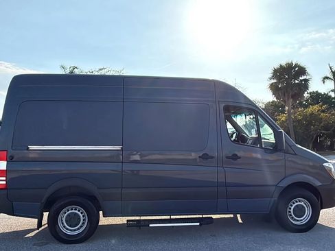 Used 2018 Mercedes-Benz Sprinter 2500 image 4