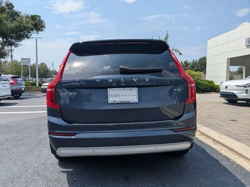 Used 2022 Volvo XC90 T5 Momentum w/ Advanced Package AWD/4WD image 5