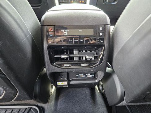 Used 2023 Jeep Grand Cherokee L Limited w/ Luxury Tech Group II AWD/4WD image 11