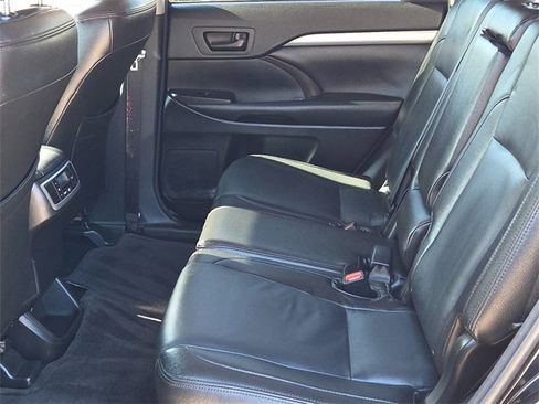 Used 2016 Toyota Highlander LE image 15