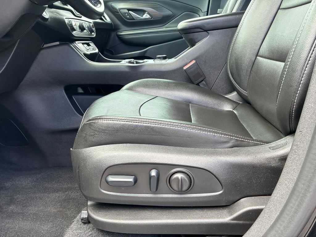 Used 2024 GMC Terrain SLT AWD/4WD image 12
