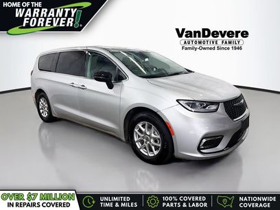 Used 2024 Chrysler Pacifica Touring-L