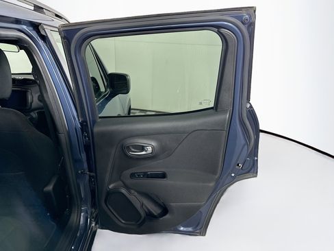 Used 2021 Jeep Renegade Latitude AWD/4WD image 29