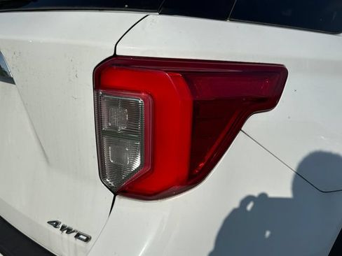Used 2021 Ford Explorer XLT w/ Equipment Group 202A AWD/4WD image 18