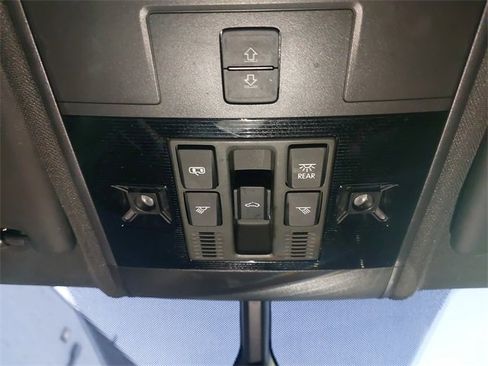 Used 2023 Volkswagen Atlas Cross Sport SE image 26