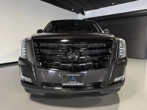 Used 2015 Cadillac Escalade Luxury AWD/4WD image 2