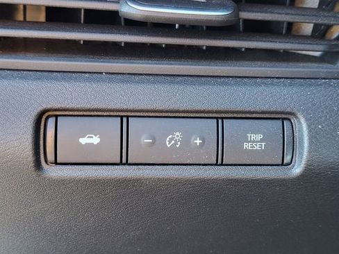 Used 2025 Nissan Altima 2.5 SV FWD image 9