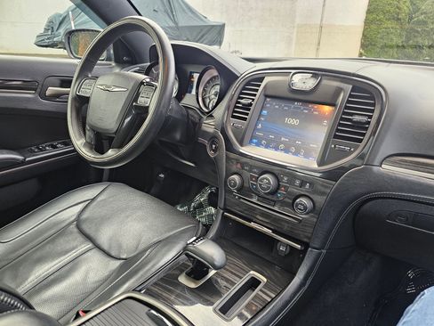 Used 2014 Chrysler 300 C image 11