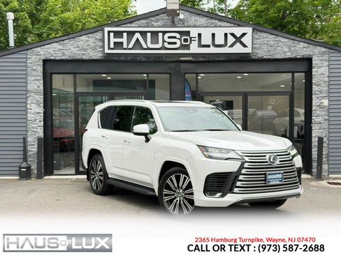 Used 2025 Lexus LX 600 4WD w/ Accessory Package (2T) image 1