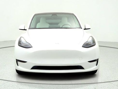 Used 2022 Tesla Model Y Long Range AWD/4WD image 2