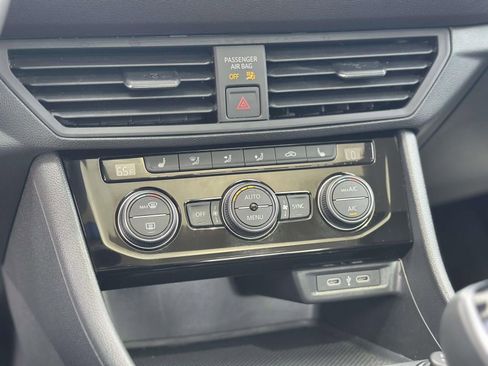 Certified 2023 Volkswagen Jetta SE w/ Panoramic Sunroof Package FWD image 18