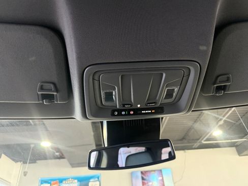 Used 2025 GMC Sierra 1500 SLT image 31