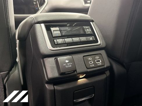 Used 2025 Subaru Ascent Touring AWD/4WD image 28