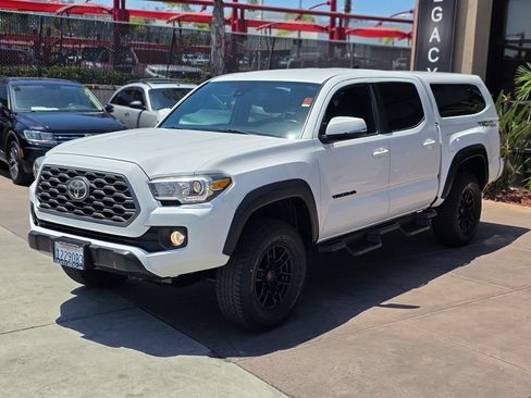 Used 2020 Toyota Tacoma TRD Off-Road w/ Technology Package RWD image 5