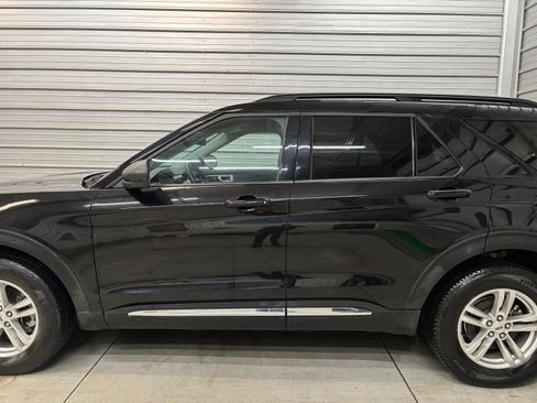 Used 2023 Ford Explorer XLT w/ Equipment Group 202A image 9