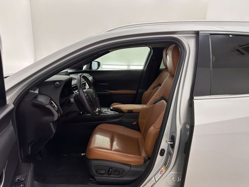 Used 2019 Lexus UX 200 w/ Accessory Package 2 FWD image 5