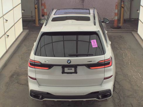 Used 2025 BMW X7 xDrive40i w/ M Sport Package image 5