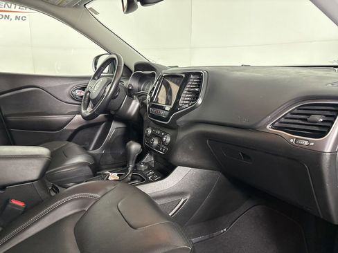 Used 2021 Jeep Cherokee Limited image 31