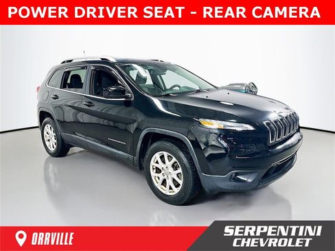 Used 2017 Jeep Cherokee Latitude w/ Comfort & Sound Group image 1